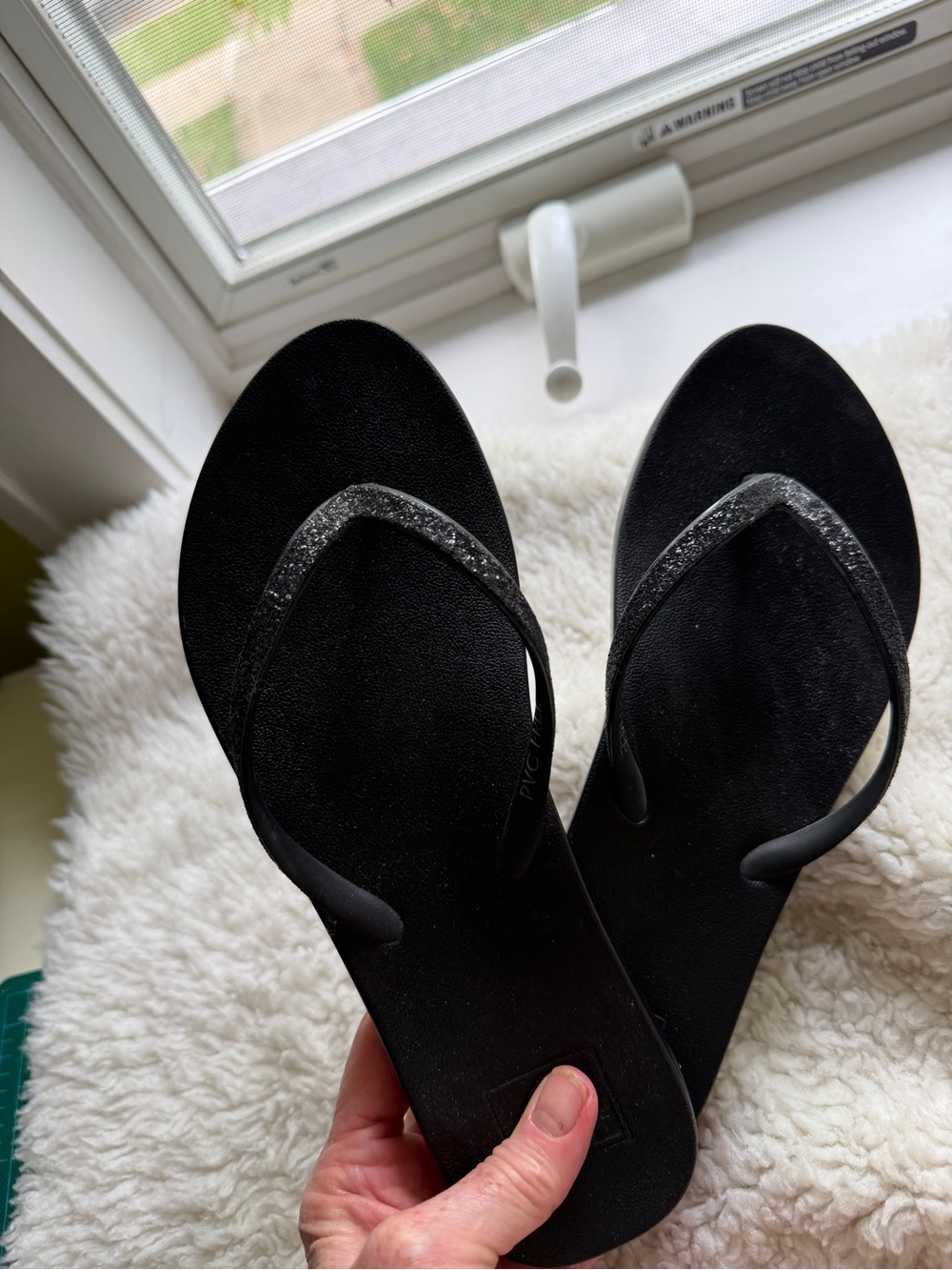 Black Women's Reef Flip Flop Sandals - Classic Casual Style